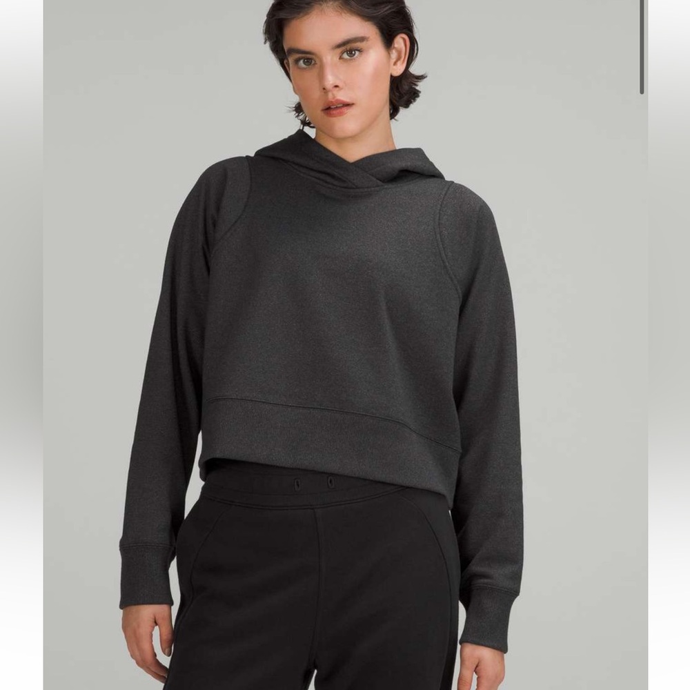⚫️ Lululemon Loungeful Cropped Hoodie *Spark Black